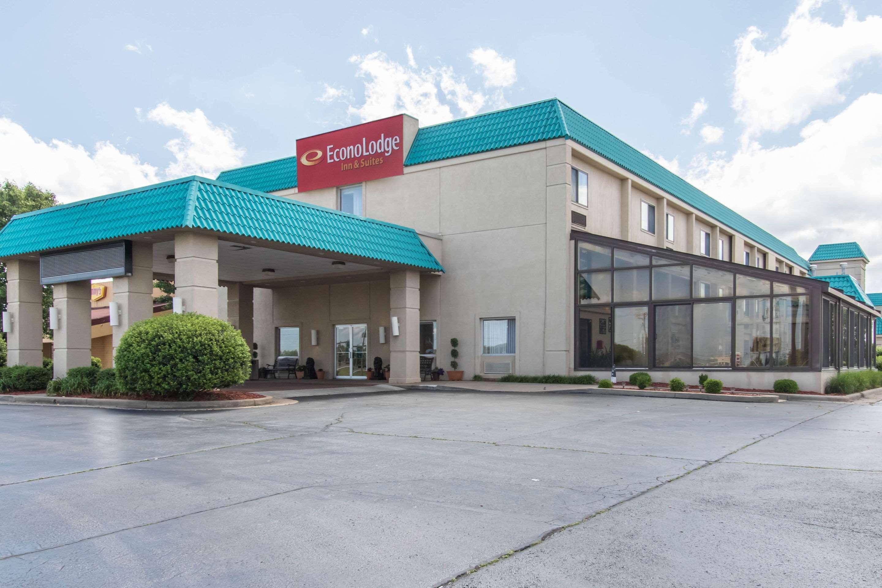 Econo Lodge Inn & Suites Джоплин Екстериор снимка