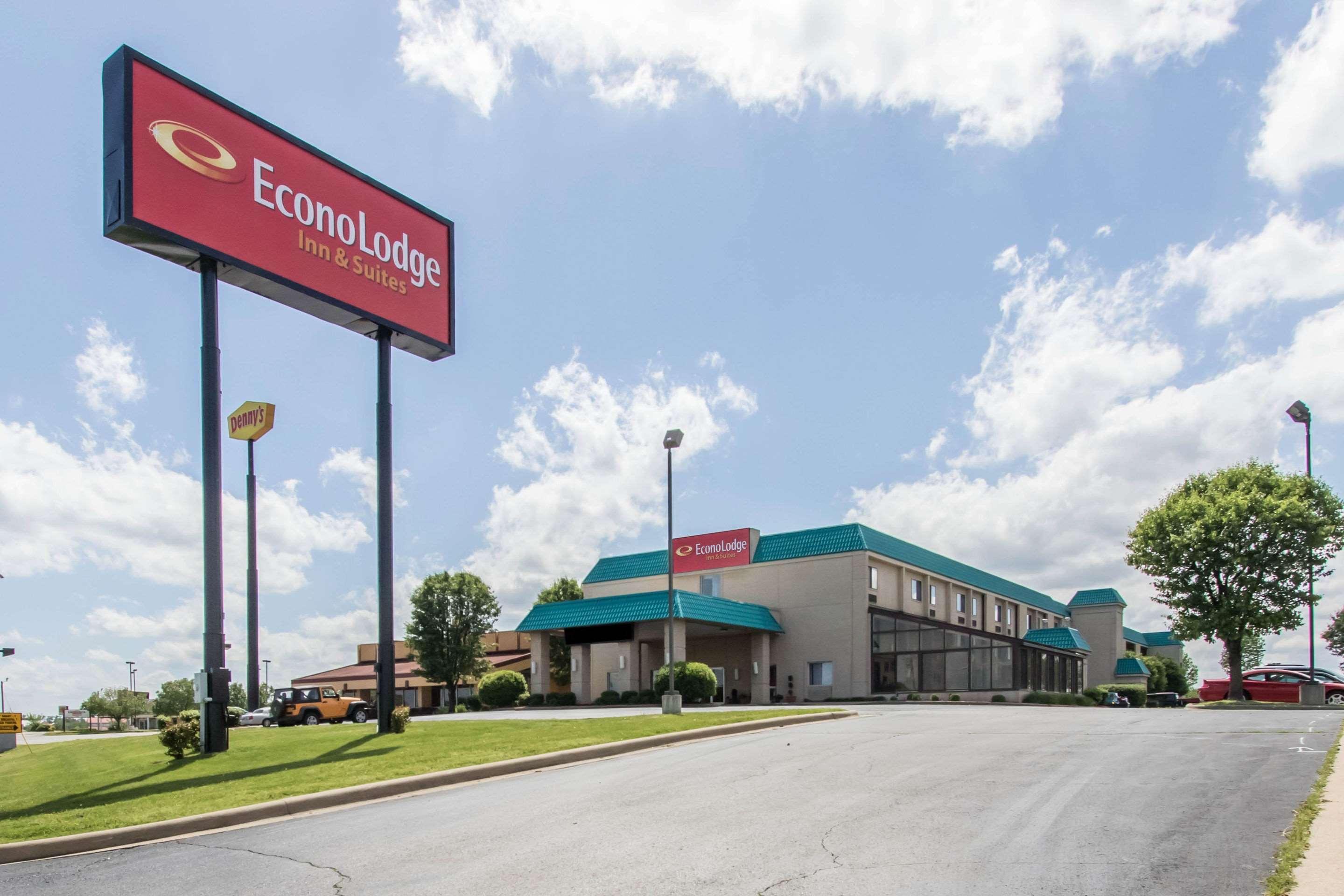 Econo Lodge Inn & Suites Джоплин Екстериор снимка