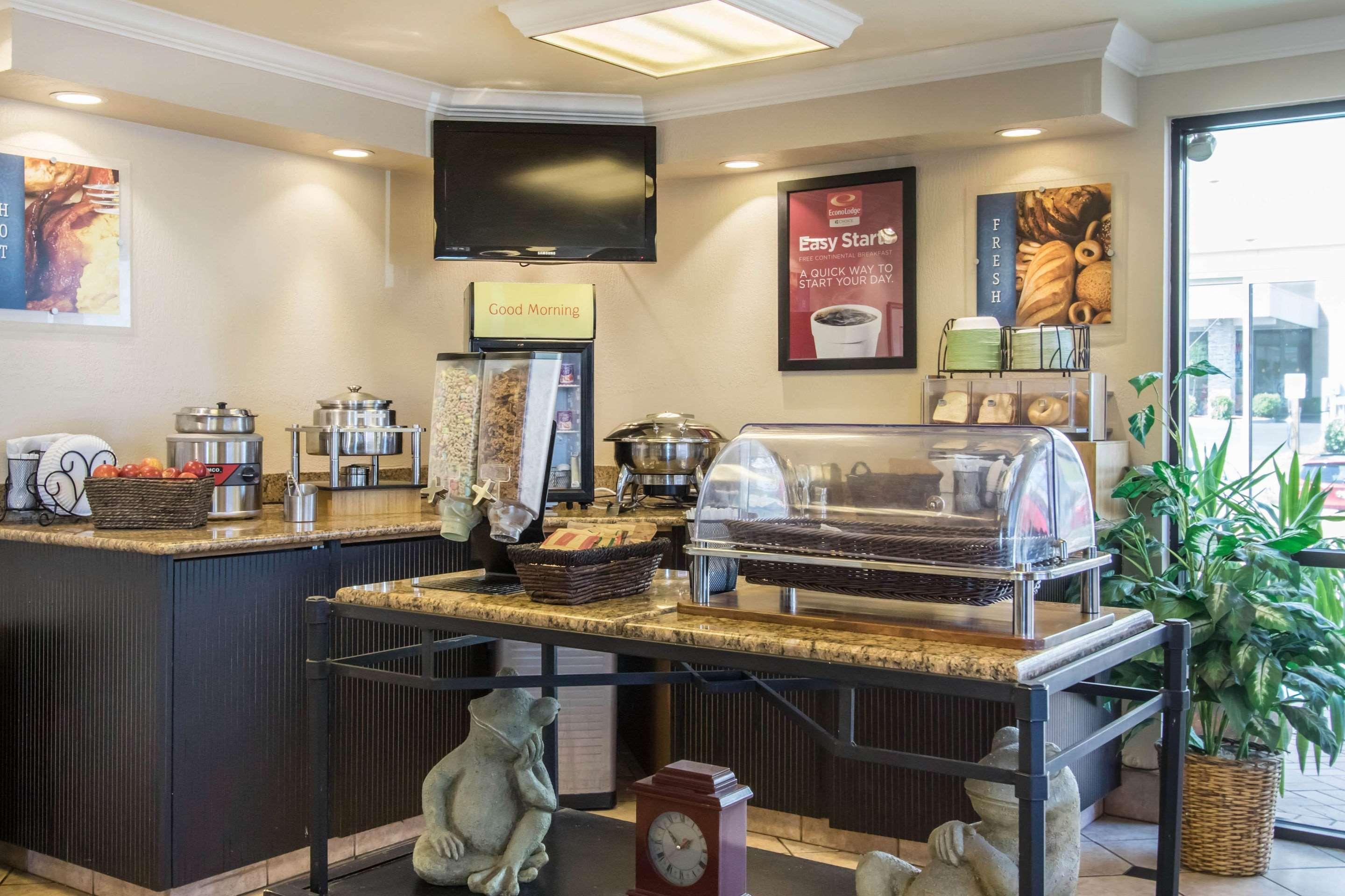 Econo Lodge Inn & Suites Джоплин Екстериор снимка