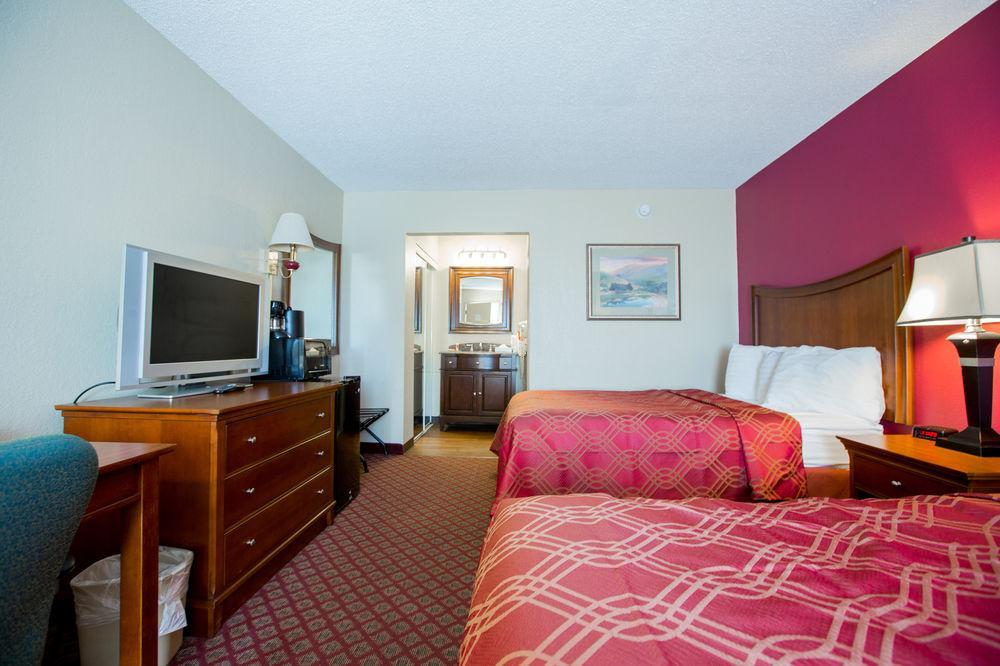 Econo Lodge Inn & Suites Джоплин Екстериор снимка