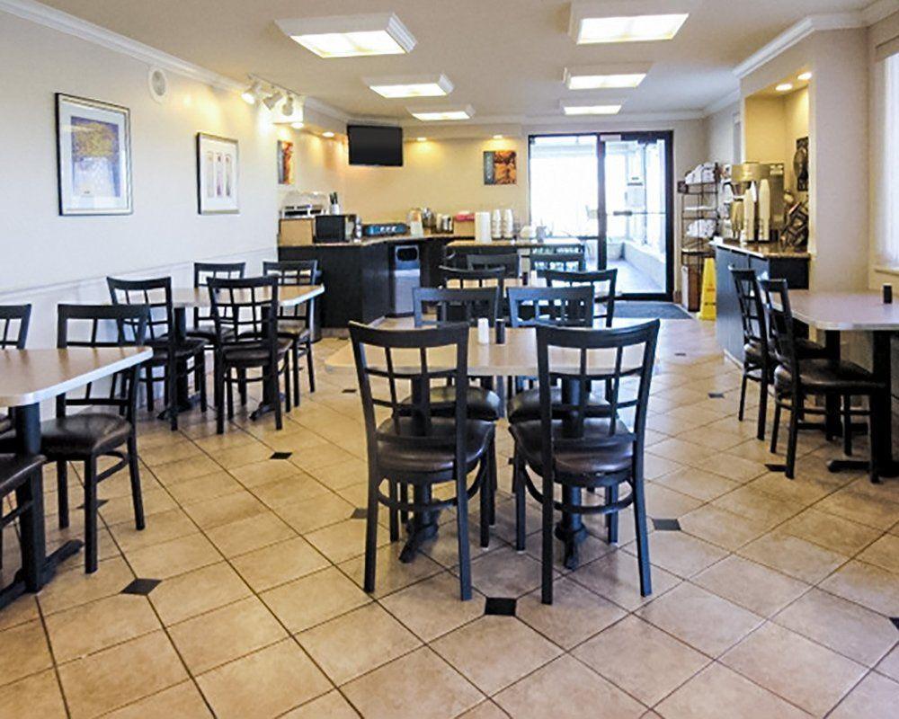 Econo Lodge Inn & Suites Джоплин Екстериор снимка