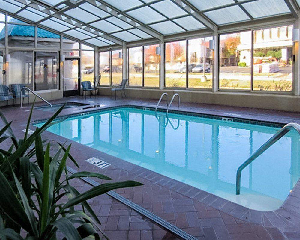 Econo Lodge Inn & Suites Джоплин Екстериор снимка
