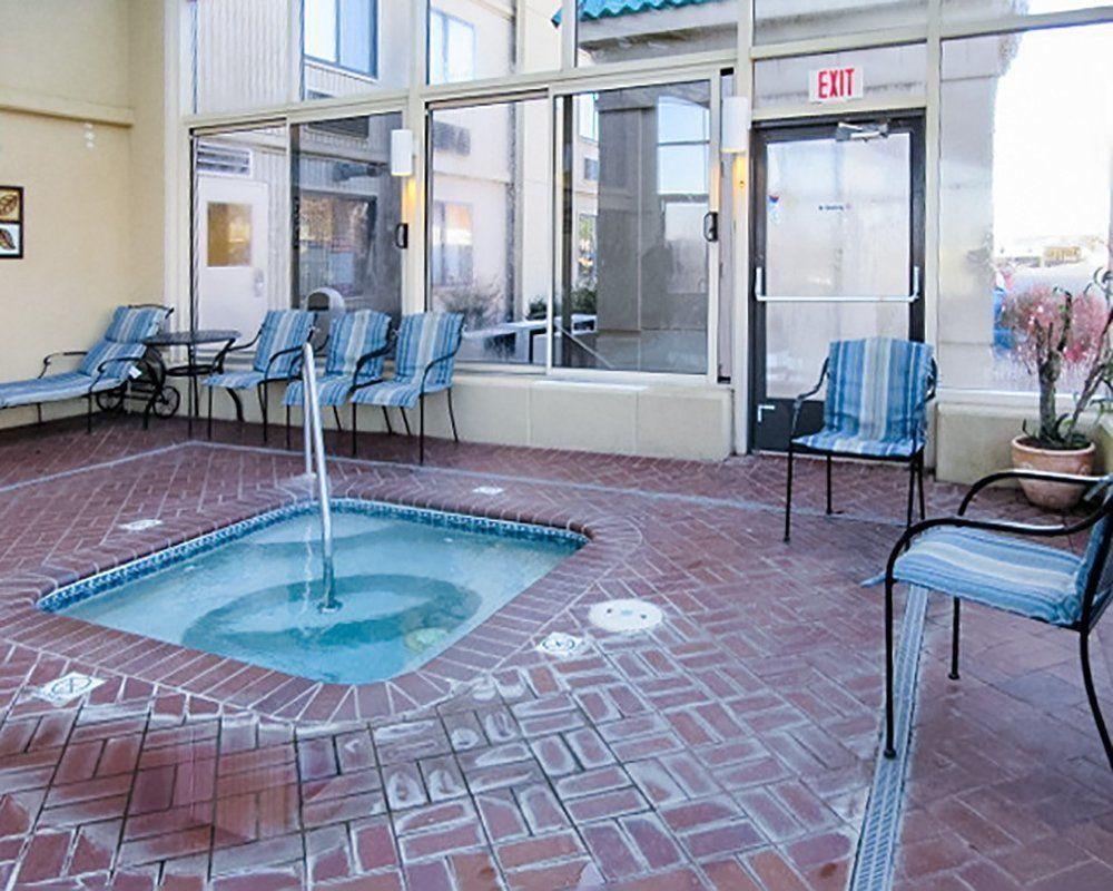 Econo Lodge Inn & Suites Джоплин Екстериор снимка